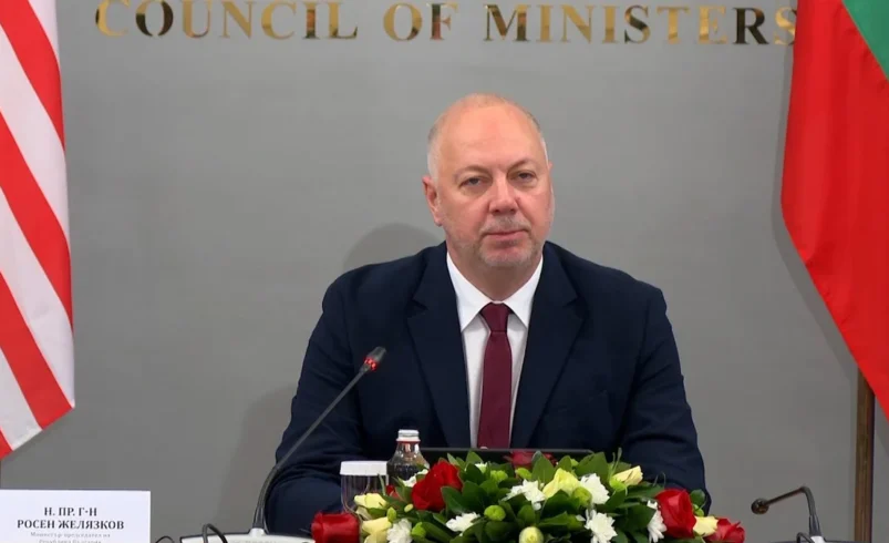 Росен Желязков: Властта в оставка следи Гренландия и Венецуела