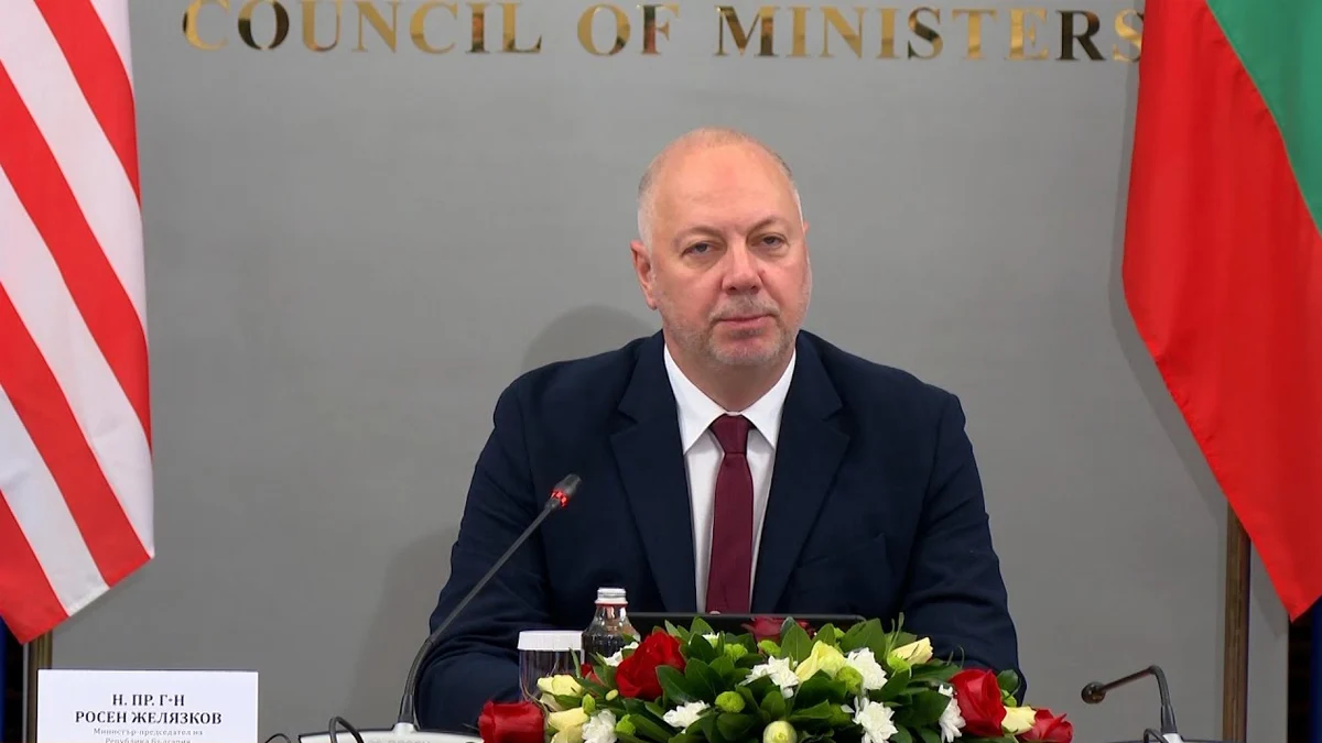Росен Желязков: Властта в оставка следи Гренландия и Венецуела