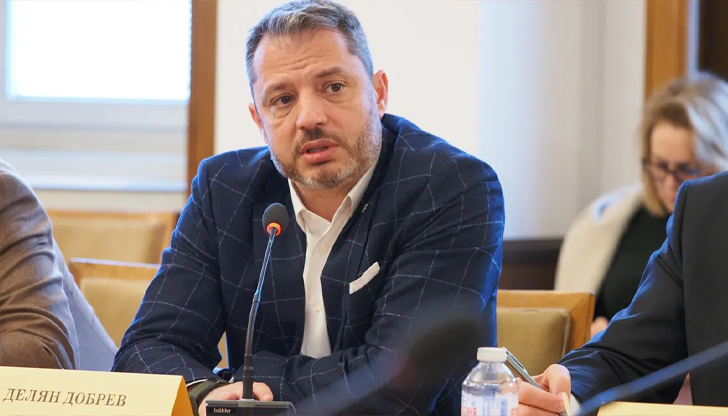 Делян Добрев: Орязахме капиталовите разходи, а не пенсиите и заплатите
