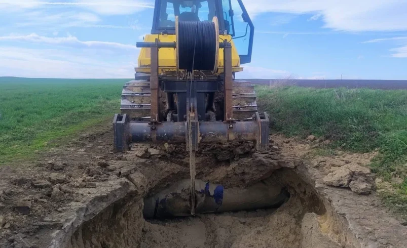Багеристи спукаха газопровод край село Сломер