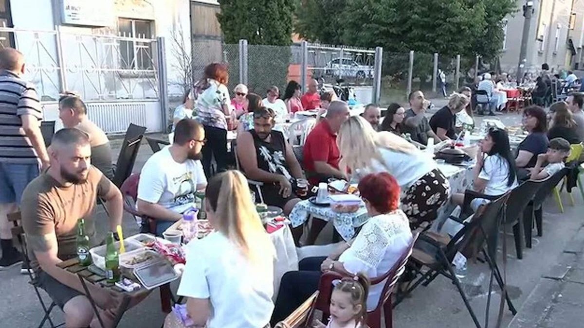 Лом отпразнува Деня на съседа с обща трапеза под открито небе