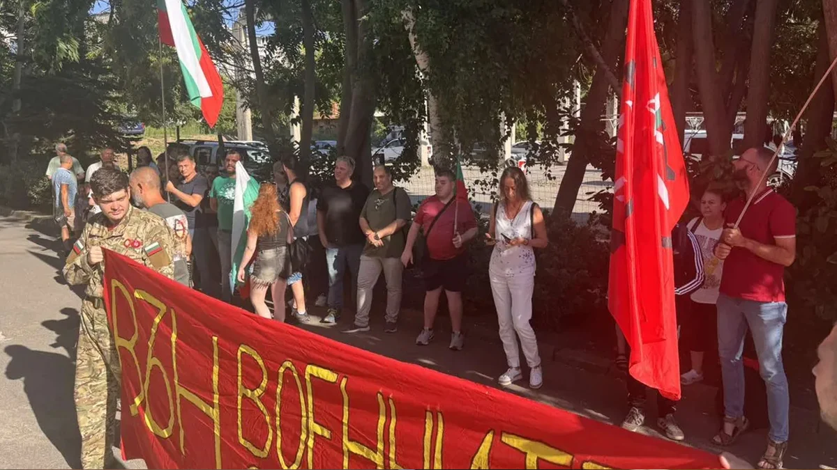 Протест в Ямбол срещу американските самолети в Безмер
