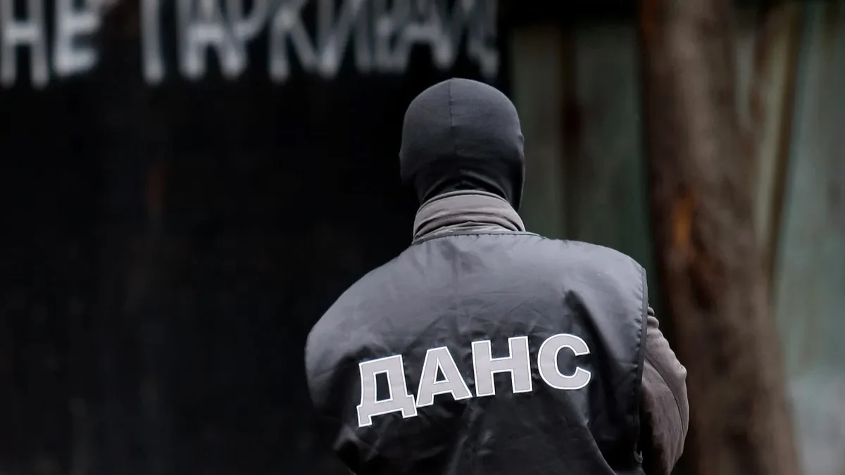 ДАНС е заловила активисти на групировката The Base