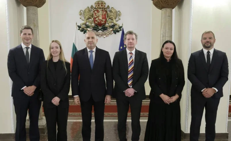 България очаква премахване на финансовия мониторинг през октомври
